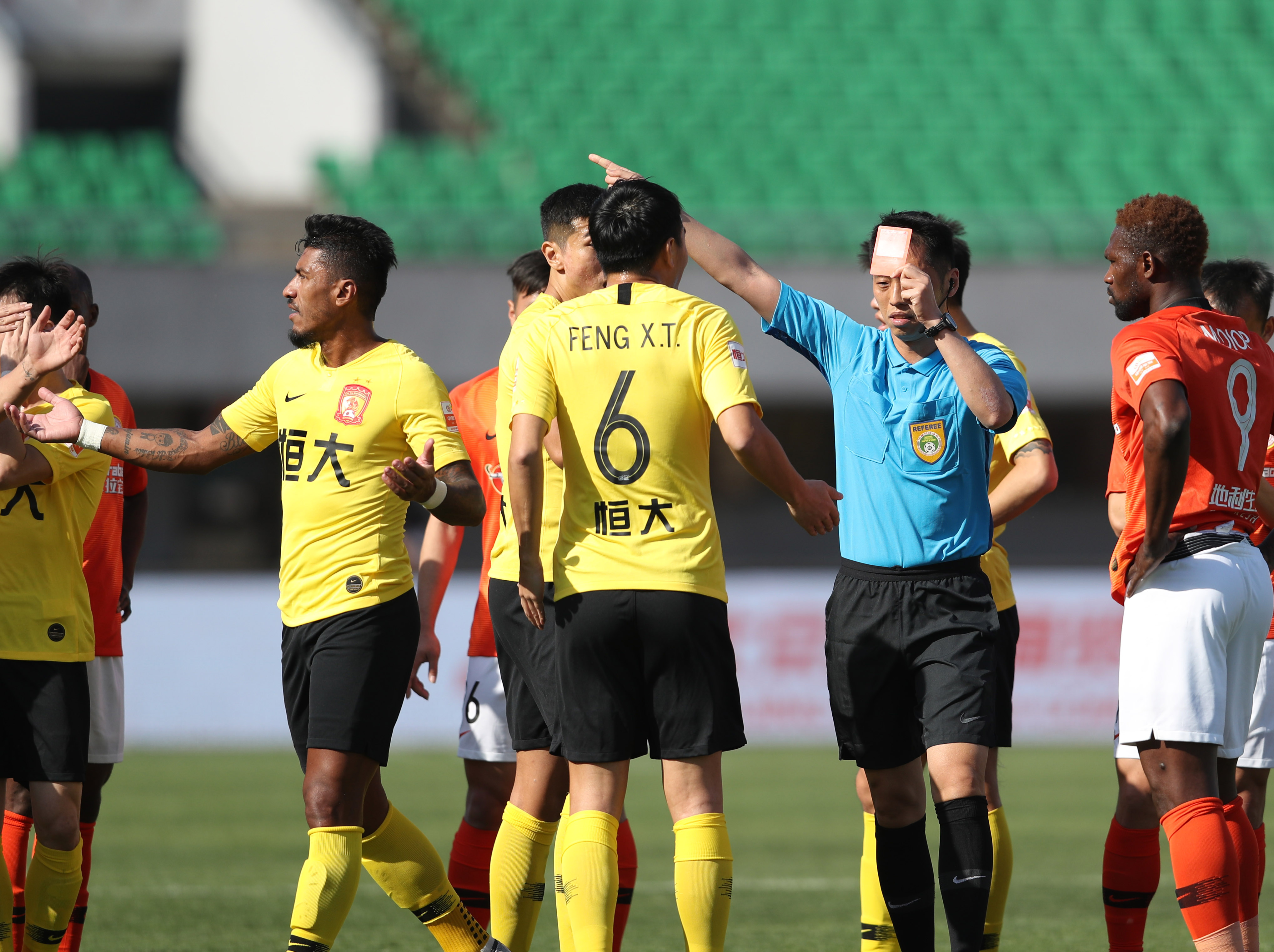 开云体育APP下载-包含广州恒大战胜浙江绿城，稳住积分榜领先优势的词条