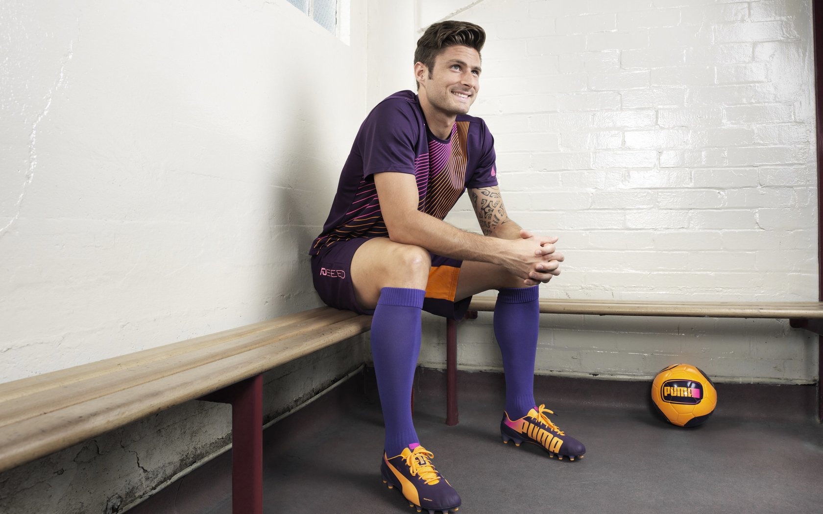 弗拉霍维奇独造三球，AC米兰客场打穿雷恩晋级在望